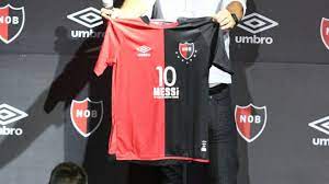 .newell's old boys patronato platense racing club river plate rosario central san lorenzo sarmiento talleres de córdoba unión vélez sarsfield. Laliga Barcelona Newell S Old Boys Send Lionel Messi A Copy Of Their New Shirt Marca In English