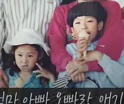 3 초기 많은 작품에서 교복 을 입거나, 4 귀여움을 어필하는 배역이 많았기 때문에 결혼을 목전에 둔 나이 5 로 진입한 현재까지 교복의 상징으로 자리잡고 있다. ì§€ê¸ˆì´ëž' ë˜'ê°™ì´ ìƒê¸´ ì¹¨ì°©ë§¨ê³¼ í†µë‹­ì²œì‚¬ ê³¼ê±°ì‚¬ì§„ ìŠ¤í€˜ì–´ ì¹´í…Œê³ ë¦¬
