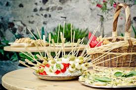 Discover hors d'oeuvres and hot appetizers that will be perfect your next party or holiday feast. Serving Finger Foods Wedding Reception Meal Planning