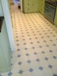 kuche mit zementfliesen oktogon 41 und einleger 18 zementfliesen landhaus fliesen fliesen kuche