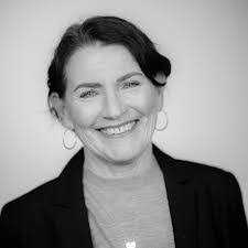 Holly Mullen's Instagram, Twitter & Facebook