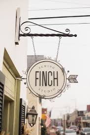 Finch Sewing Studio Love This Sign Letreiro Decorativo Decoracao Salao De Beleza Loja Decoracao