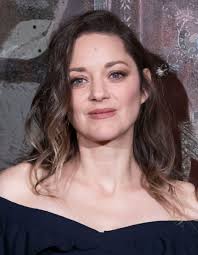 See more ideas about marion cotillard, marion, marion cottilard. Marion Cotillard Son Top Cree Le Buzz Elle