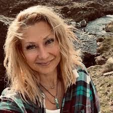 Kathy Halpin's Instagram, Twitter & Facebook