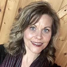 Shelly Combs's Instagram, Twitter & Facebook