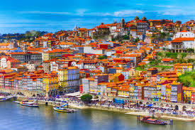 Once continental europe's greatest power, portugal shares commonalities, geographic and cultural, with the countries of both northern europe and the mediterranean. Turist In Portugalia