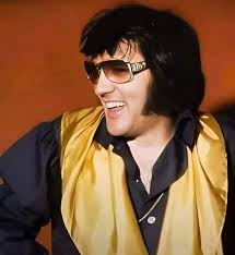 Elvis always had an amazing sense of humor. 🎼🎸❤️🙋‍♂️