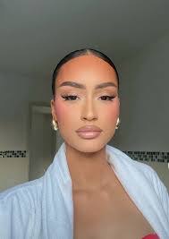 Joni Stone's Instagram, Twitter & Facebook