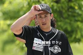 최근 이용찬 측은 '4월 쇼케이스'를 준비 중이다. ìµœê³  146km 3ì´ë‹ íˆ¬êµ¬ ì´ìš©ì°¬ ì´í‹€ ì‰¬ê³  2ë²ˆì§¸ ì‹¤ì „ ì•¼ê°„ ì •ë³´