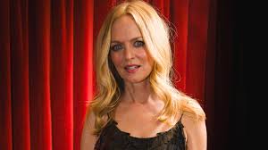 Heather Graham glows in the south of France in a chic white tee