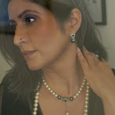 Emily Pearl's Instagram, Twitter & Facebook