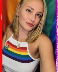 Ashley Hobbs's Instagram, Twitter & Facebook