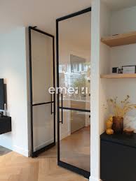 Wir unterstützen sie gerne telefonisch, damit sie die richtigen türen finden und kümmern uns um eine reibungslose lieferung. Stahlturen Mit Glas Nach Mass Emezzi