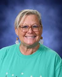 Amber Mitcheltree's Instagram, Twitter & Facebook