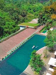 Fasilitas lainnya juga cukup lengkap, berupa kolam renang juga tempat yang pas untuk petualangan kuliner. 5 Hotel Dan Restoran Di Bandung Ini Bikin Serasa Ada Di Bali