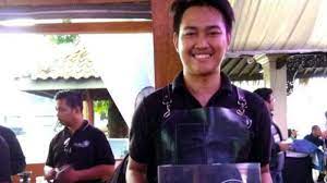 Menurut pengalaman dan pengamatan kami gaji barista ada yang sama persis dengan umr/umk, ada yang dibawah nya, terkadang ada juga yang di atas umr (khususnya untuk barista profesional. Fakta Menarik Mengejutkan Ternyata Segini Gaji Barista Bikin Melongo Tribun Travel