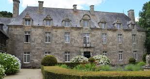 Cotes D Armor Manoir Des Xv Et Xviii Eme Siecle Sur Un Domaine D Environ 7 Hectares Dependances Chapelle Activites Le Manoir Maison Bretagne Chateau France