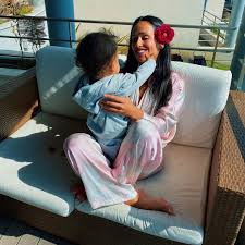 She began modelling at age 22, before becoming a television presenter for the portuguese youth television show sic altamente, on channel. Caras Rita Pereira Mostra O Filho A Passear Cadelinha De Forma Original