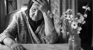 Walaupun kebanyakan ibu bapa tidak mengharapkan anda berikan wang, ketahuilah yang mereka amat menghargainya. 57 Kumpulan Puisi Ibu Terbaik Menyentuh Hati Untuk Ibu Tersayang