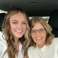 Melissa Stamp's Instagram, Twitter & Facebook