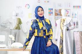 Bagi kamu yang ingin memulai mendesain kaos atau baju, aplikasi ini adalah pilihan tepat. 4 Wanita Indonesia Yang Berhasil Membawa Karyanya Go International