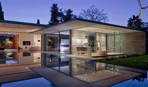 En la casa de cristal podrás disfrutar de una cocina tradicional actualizada en 2 ambientes distintos. Vender Tu Casa Mas Rapido Con Una Fachada De Cristal