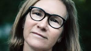 Amy Cross's Instagram, Twitter & Facebook