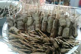 Daging jeroan menjadi salah satu menu yang masih ramai diburu berbagai kalangan. Sejarah Sate Kere Bukti Kreativitas Orang Solo Pada Masa Penjajahan Halaman All Kompas Com