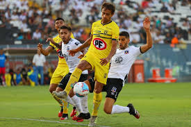 Colo colo y universidad de concepción cerraron el increíble e irrepetible campeonato nacional 2020 con un partido por la permanencia, donde el que ganaba, ya fuera en 90 minutos o en penales, mantenía la categoría por un año más y el perdedor sería el tercer y último descendido a primera b junto con deportes iquique y coquimbo unido. Asi Formarian Colo Colo Y La U De Concepcion En El Partido Por Evitar El Descenso La Nacion