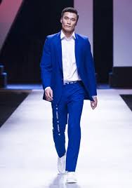 Bùi tiến dũng (sinh ngày 28 tháng 2 năm 1997) là thủ môn bóng đá người việt nam đang thi đấu trong màu áo tphcm tại v.league 1. Thá»§ Mon Bui Tiáº¿n DÅ©ng Láº§n Ä'áº§u Trá»• Tai Catwalk Tin Tá»©c Má»›i Nháº¥t 24h Ä'á»c Bao Lao Ä'á»™ng Online Laodong Vn