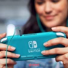 سعر أقل وإمكانيات مميزة 🔥💸 عيش متعة ألعاب النيتيندو في كل مكان🕹👌 مع  Nintendo Switch lite 🎮🏎 تلقوه الآن عند 𝐆𝐀𝐌𝐄𝐑 👾 بسعـر مميز ⚡️ 📍  بنغازي