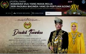 Kebawah duli yang maha mulia seri paduka baginda raja permaisuri agong telah diputerikan pada hari jumaat, 5 pada masa itu, kdymm seri paduka baginda yang di pertuan agong adalah kebawah duli yang teramat mulia tengku mahkota pahang. Permaisuri Royal Kesultanan Johor Riau Lingga By Tentera Emas Berkuda Medium