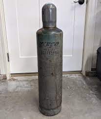 Fusible metal safety relief alloy built into body of valve. Value Of Old Acetylene Tank Still Has Gas In It 3 4 Gallons Ish Welding