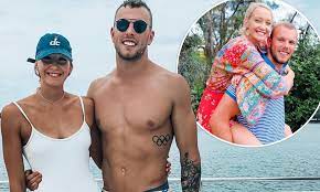 Love island's olivia buckland and alex bowen rejected from towie. Swimming Couple Kyle Chalmers And Madison Wilson Split For A Second Time Daily Mail Online