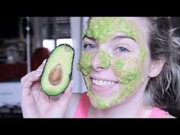 Wer keinen naturjoghurt da hat, kann auch gerne etwas magerquark/quark verwenden. Diy Vegane Gesichtsmaske Aus Avocado Fur Jede Haut Youtube