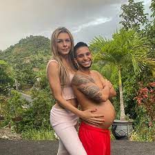 Esteban landrau y danna sultana son la pareja transgénero que ahora están esperando una bebé, etapa que han compartido a través de las redes sociales con sus seguidores. Trans Paar Erwartet Erstes Baby Bild Des Tages 29 05 2020 Queer De