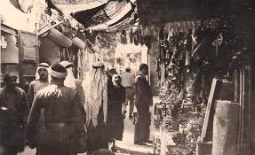 منظر عام في سوق المدينة عام 1935 منقول من صفحة أحمد مروات Palestine Rare Images Old City