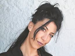 Στην αφίσα του ανταρσυα φαίνεται η κατερίνα ιωαννίδου με το σύνθημα «για να αναπνεύσουμε πρέπει να τους ανατρέψουμε. H Katerina Iwannidoy Sta Nea Kakopoih8hka Mikrh Twra 8elw Na Prosferw In Gr