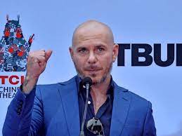 Zu seinen markenzeichen gehören u. Rapper Pitbull Erntet Shitstorm Wegen Cover Von Hit Africa