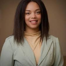 Maureen Hillman's Instagram, Twitter & Facebook