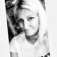 Annika Lindgren (@hotannika)