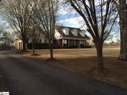 1333 Pumpkintown Hwy Pickens Sc 29671 Zillow Types Of Houses Pickens House