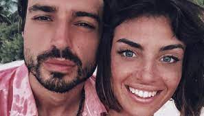 Lui era il tronista di turno, lei la corteggiatrice. U D Fabio Colloricchio E Nicole Mazzocato Si Sono Lasciati Dilei