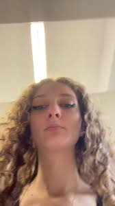 ohwhoisshe #foryoupage #sexy #mommy #hot #goddess TikTok