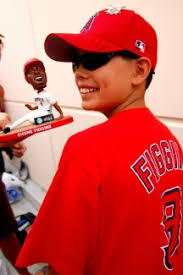 Thousands line up to meet Angels third baseman