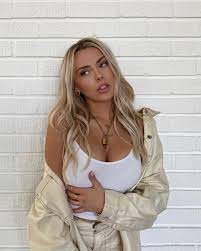 Corinna kopf is an american instagram model and vlogger. Corinna Kopf Yourlink