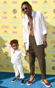 39,253,019 likes · 293,303 talking about this · 2,522 were here. Pin On Celeb Fashion Moments