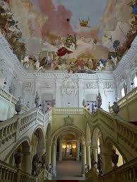 Über dem treppenhaus der würzburger residenz prangt das 670 quadratmeter große deckenfresko von giovanni battista tiepolo. Wurzburger Residenz Barocke Pracht Am Main Welterbetour