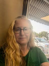 Off-grid desert shack build using salvaged materials