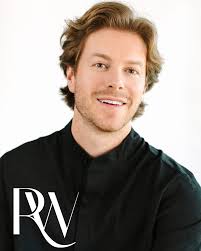 ✨{New Logo, New Era}✨ I knew it was time, I've felt it for a long while  now. I've had the same logo since 2017, & knew it was time to transition. I